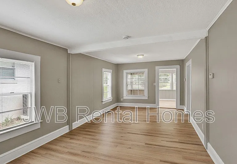 7124 Lorain St — Photo 6