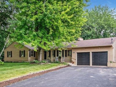 1295 Broadview Ave, Chaska, MN, 55318