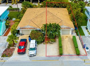 180 8th St, Key Colony Beach, FL 33051
