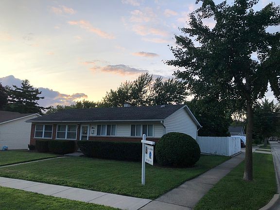 2nd image of 150 E Altgeld Ave
