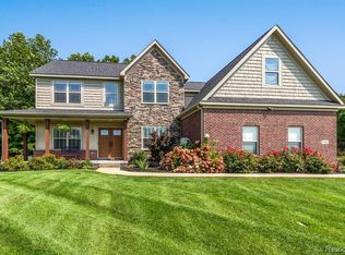 10942 Ridge View Trl, Fenton, MI 48430
