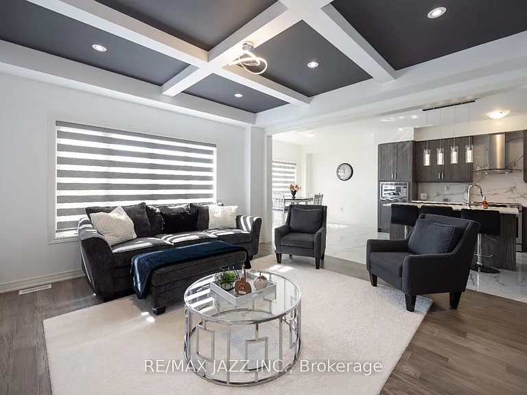 131 Courtney St — Photo 10