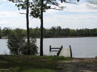 693 Log Cabin Rd, Arapahoe, NC 28510