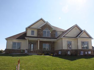 5863 Jenny Ln, Bettendorf, IA 52722