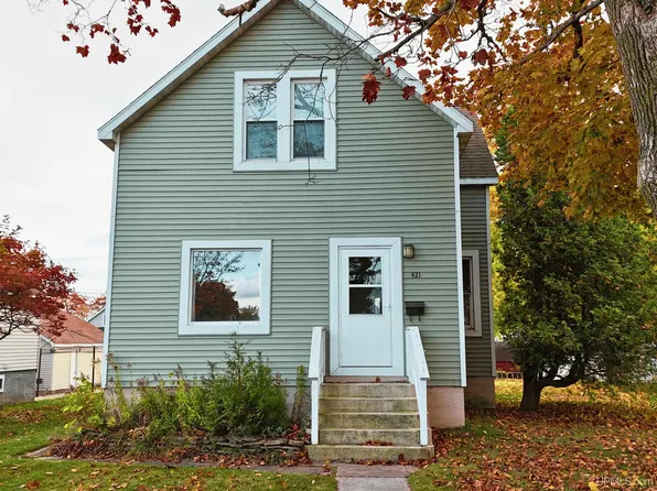 421 Michigan Ave, Gladstone, MI 49837