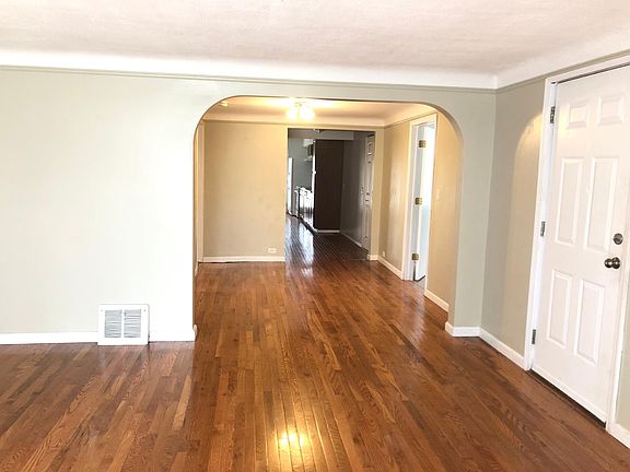 3rd image of 3217 Margaret St