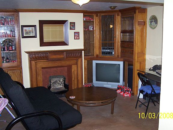 Finished basement complete w/kitchen,1/2 bath, utility