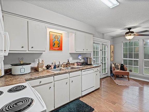 4th image of 5910 Windham Ct