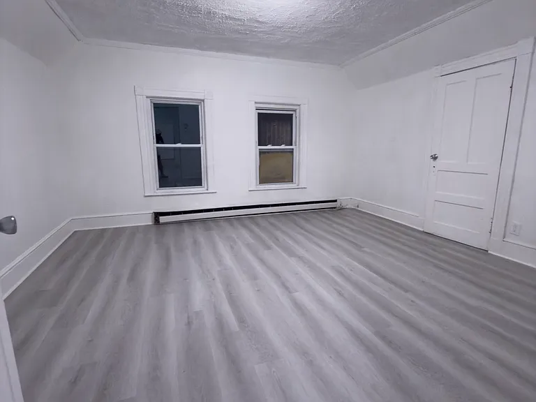 33 Greenbrier St #3 — Photo 9