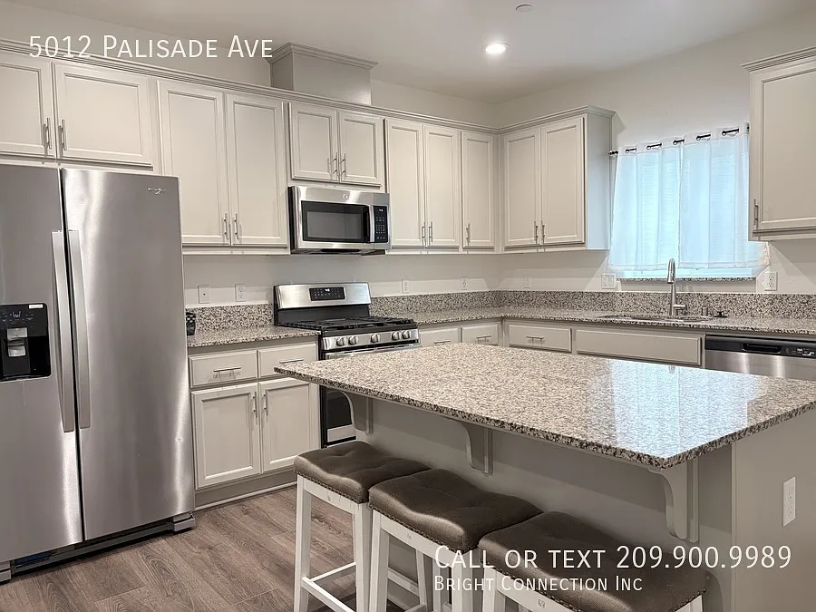 4 bed, 2.5 bath, 1724 sqft, $2,050 — Photo 4