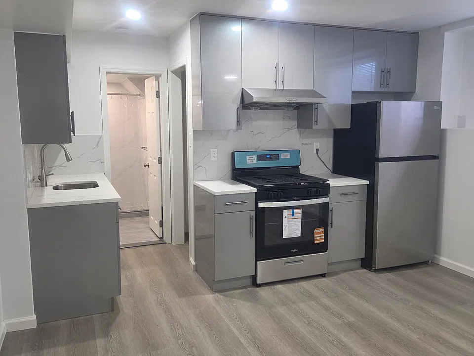 789 Rossville Ave #1B