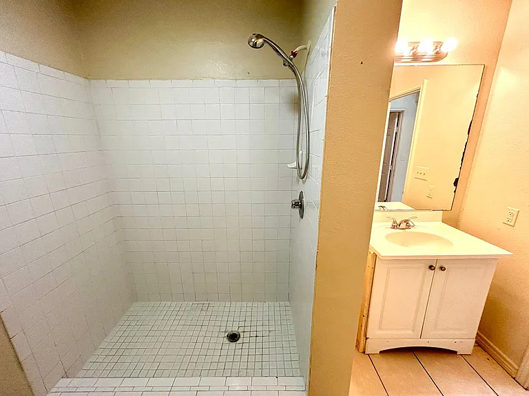 6815 Stockport — Photo 14