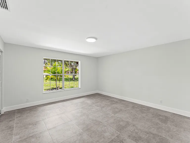711 Laconia Cir #B — Photo 8