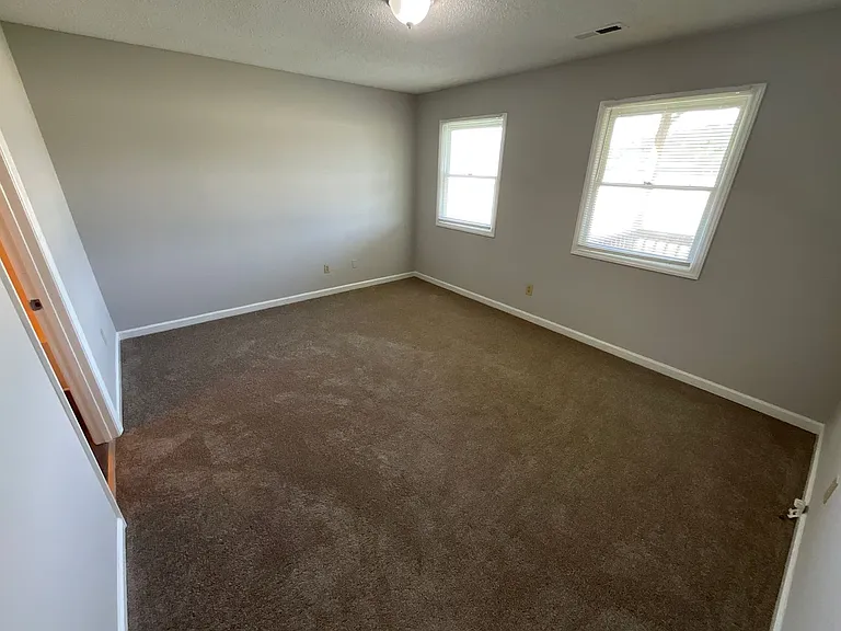 2413 Robbins St — Photo 15