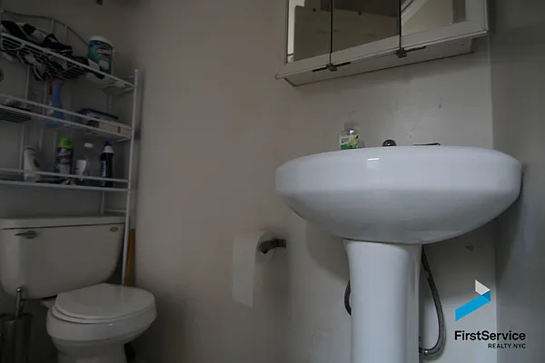 Rented by FirstService Realty (legacy) | media 15