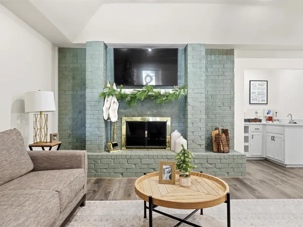 3416 Park Lake Dr, Fort Worth, TX 76133