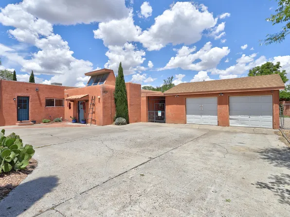 2213 Dora Ave NW, Albuquerque, NM 87104