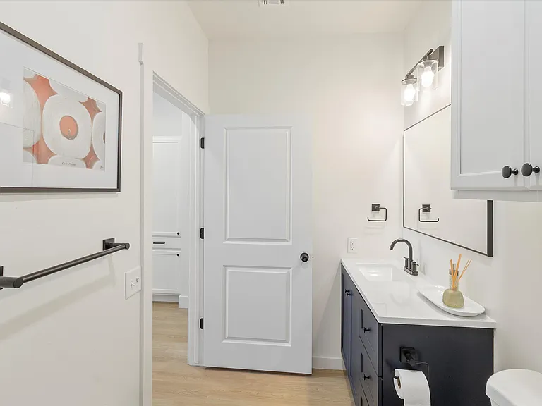224 W Symmes St #201 — Photo 11