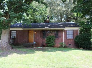 1112 W South Broad St, Walhalla, SC 29691
