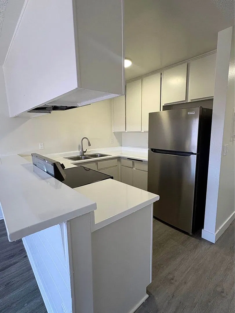 Woodman Apartments — Photo 2