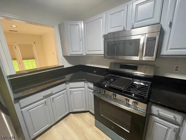15 Davenport Rd — Photo 4