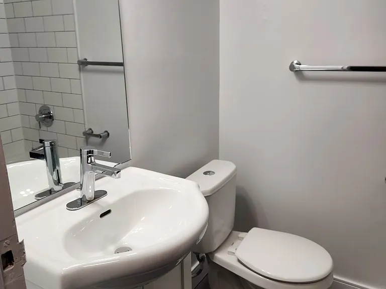 21 Stirling Ave S #17 — Photo 5