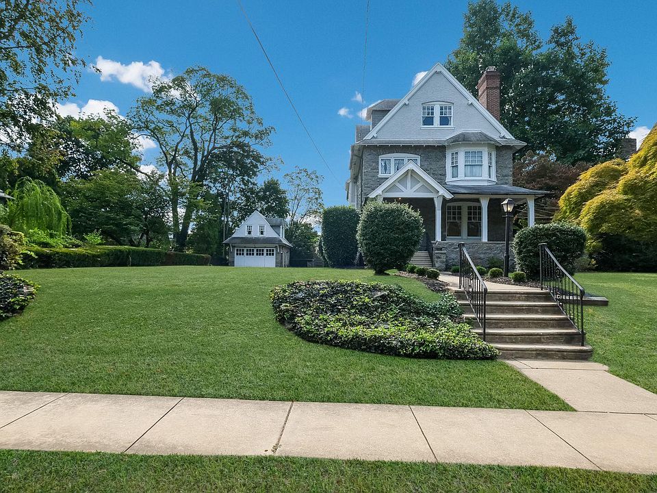 1st image of 6430 Woodbine Ave