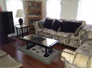 37 Grove St, Ansonia, CT 06401