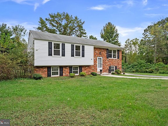 2nd image of 449 Cloverdale Cir