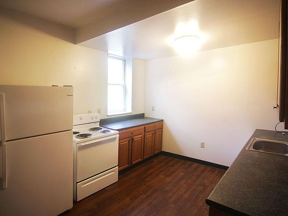 2nd image of 501 Kelly Ave APT 6