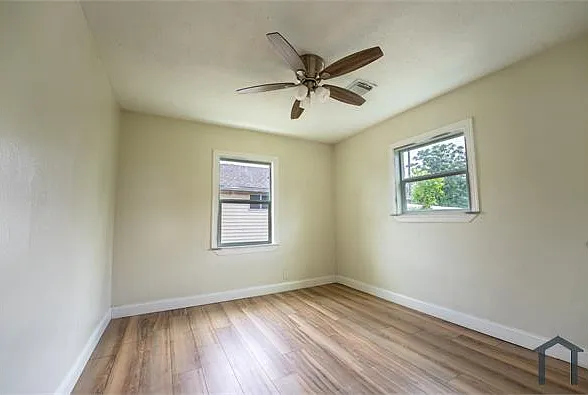 220 Armstrong St — Photo 12