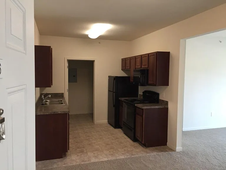 490 Tyler Ln — Photo 13