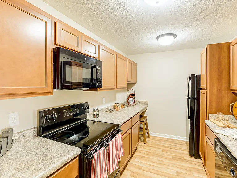 Shelby Oaks Apartments — Photo 8