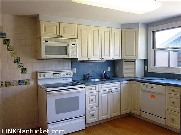 4th image of 18 Miacomet Ave Unit 2