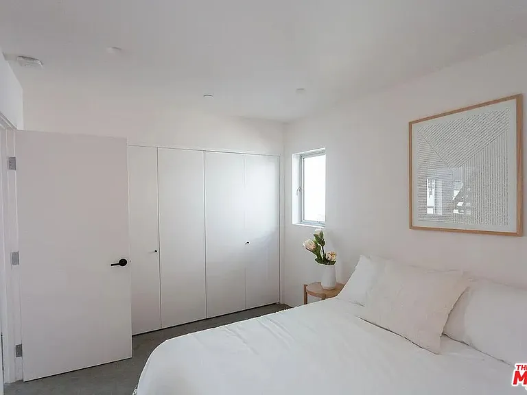 8870 Wonderland Ave — Photo 17