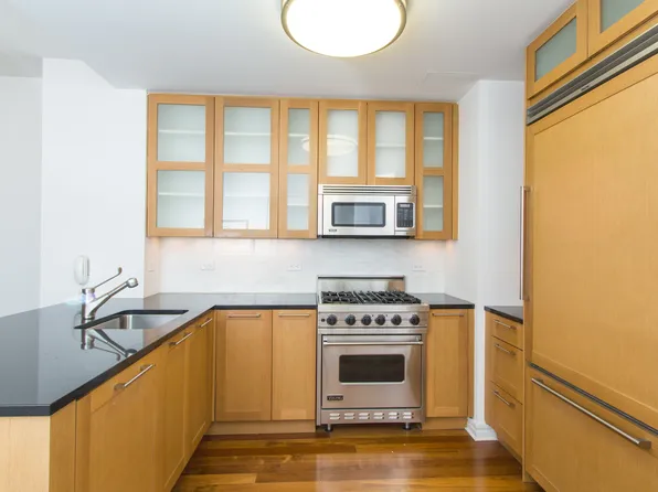 200 W End Ave APT 7D, New York, NY 10023