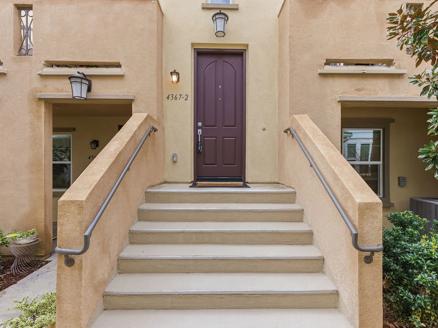 3 bed, 3.5 bath, 1724 sqft, $3,600 — Photo 2