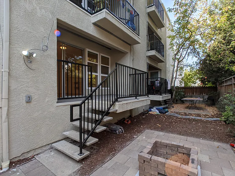 Vanguard Apartments — Photo 22
