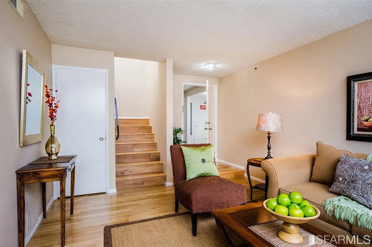 3 bed, 1.5 bath, 1115 sqft, $4,050 — Photo 2