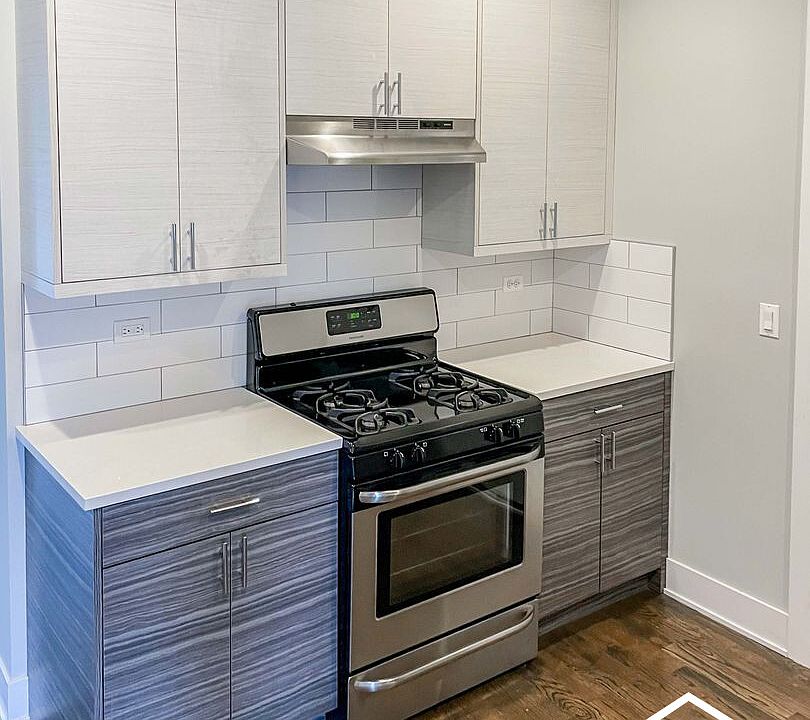 1st image of 3911 N Janssen Ave #3