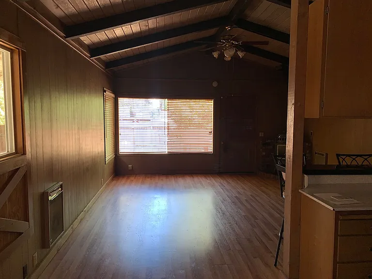 4043 Greenwood Rd — Photo 6