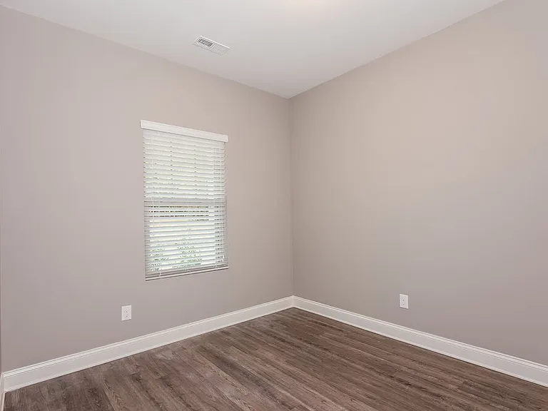 421 Breezewood Dr — Photo 13