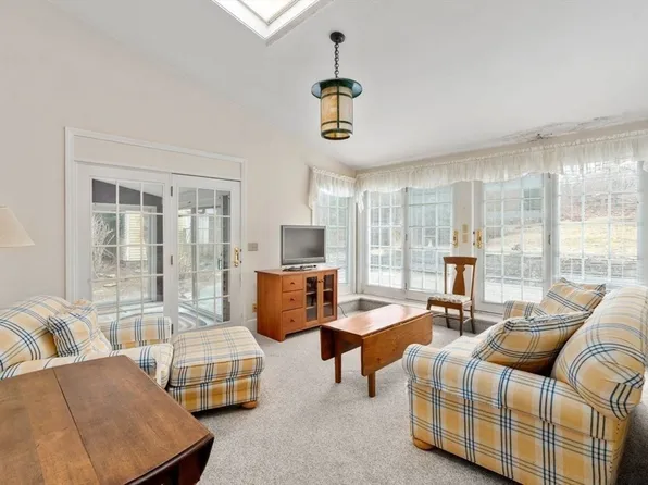 422 Liberty Square Rd, Boxboro, MA 01719