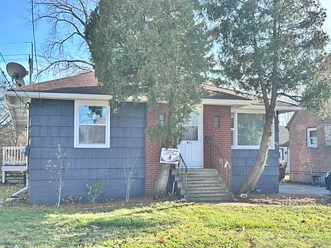 911 Broadway Ave — Photo 12