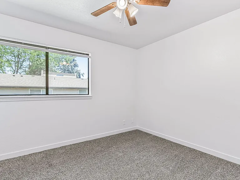 Hilton Street Apartments — Photo 52