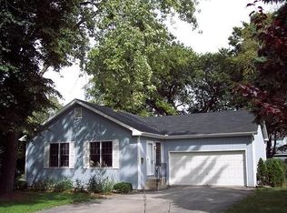 521 N Glenwood Pl, Aurora, IL 60506