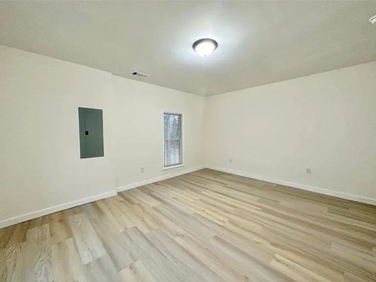 9 E 15th St SW #B — Photo 11