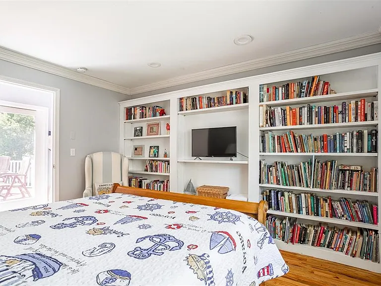 2300 Pine Tree Rd — Photo 41