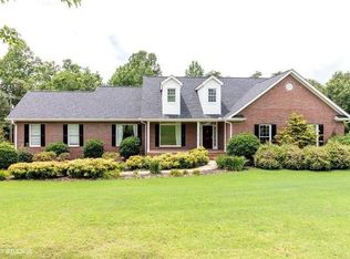 302 Sammons Rd, Taylors, SC 29687