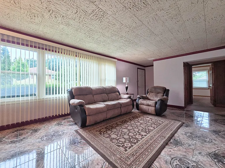 336 E Orchard St — Photo 9